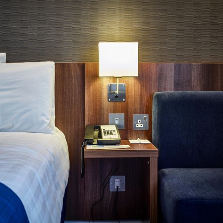 Holiday Inn Express Glenrothes By Ihg Exterior photo