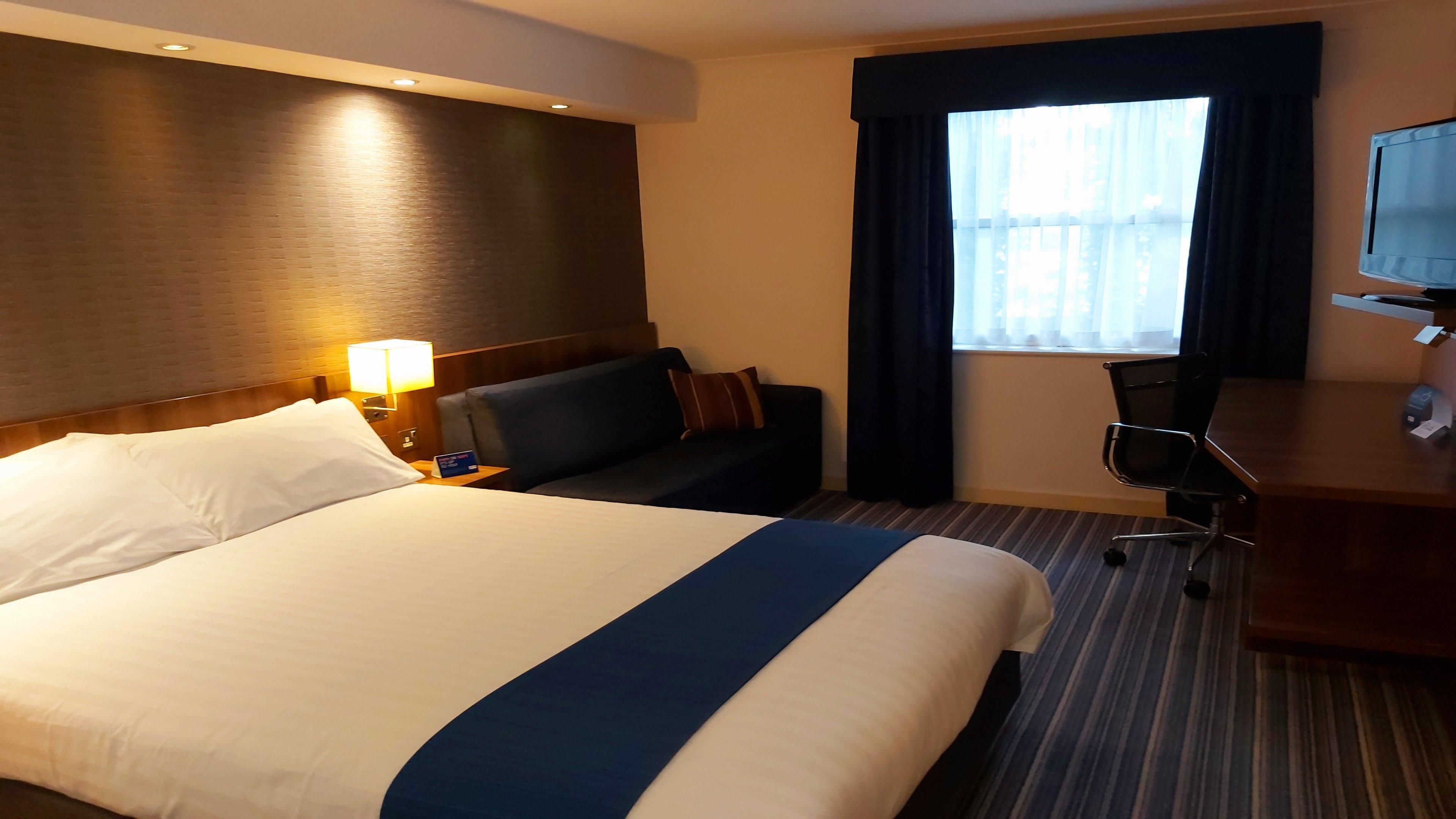 Holiday Inn Express Glenrothes By Ihg Exterior photo