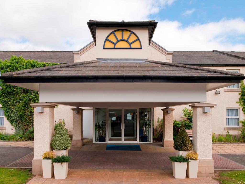 Holiday Inn Express Glenrothes By Ihg Exterior photo