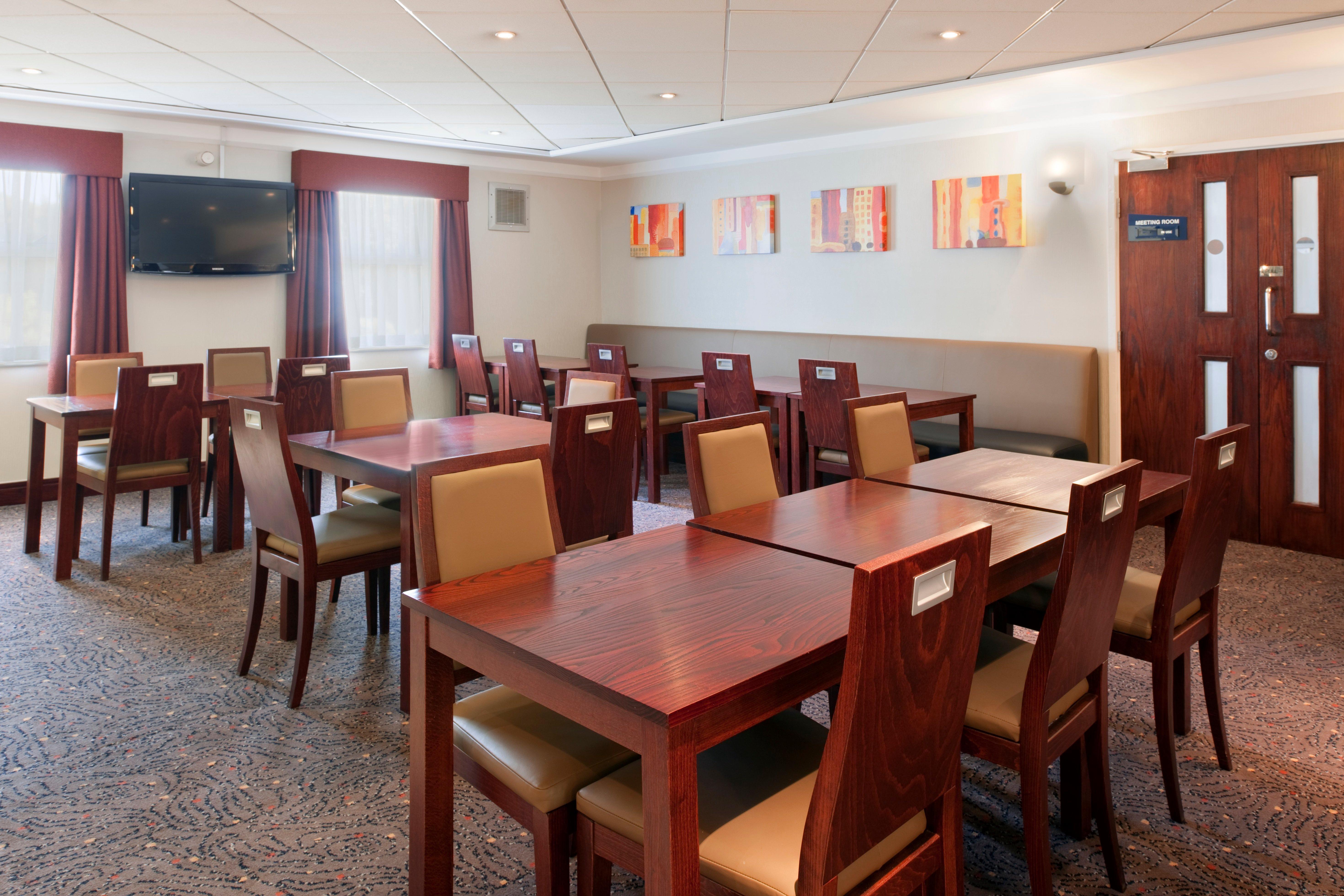Holiday Inn Express Glenrothes By Ihg Exterior photo