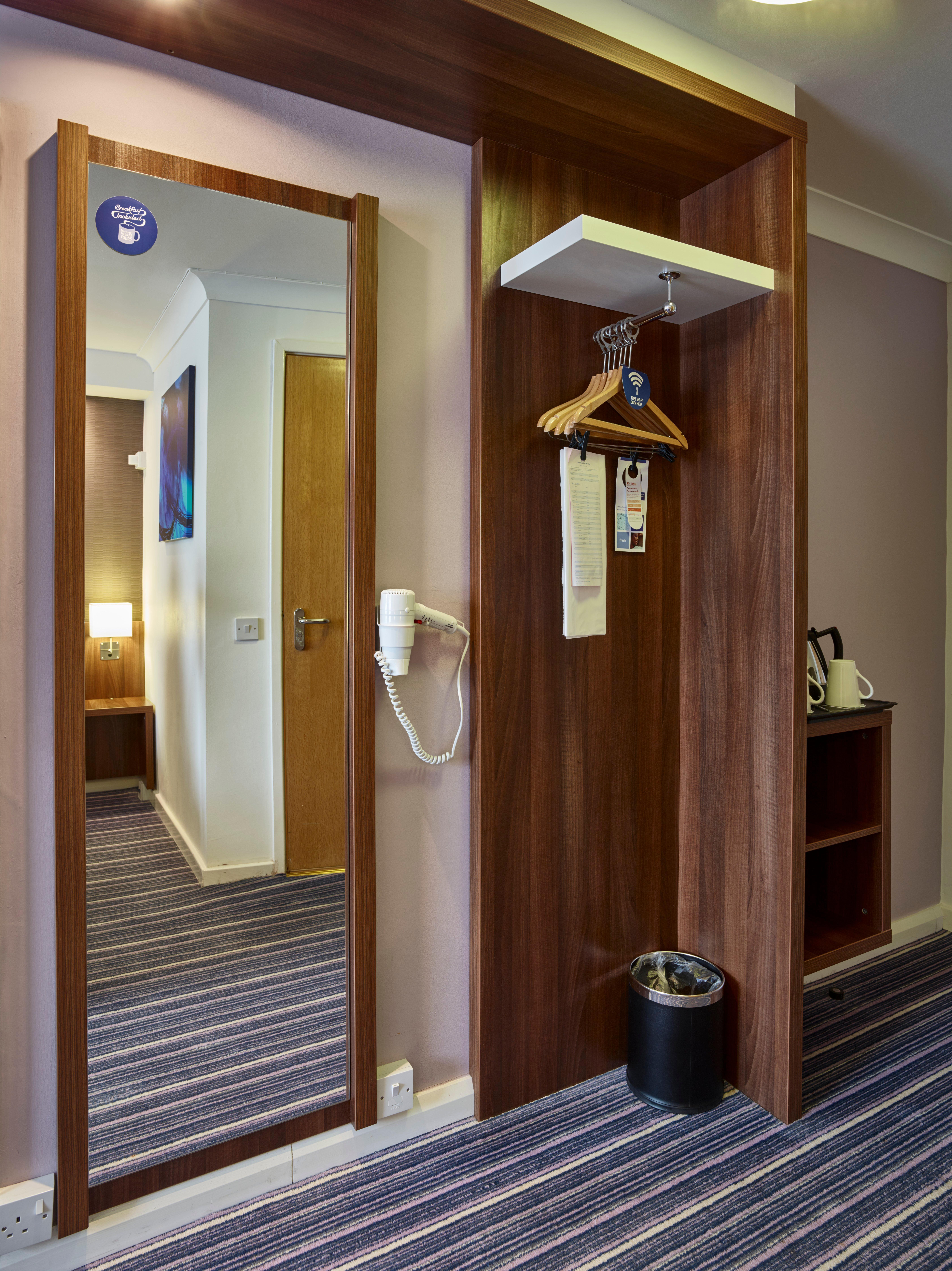 Holiday Inn Express Glenrothes By Ihg Exterior photo
