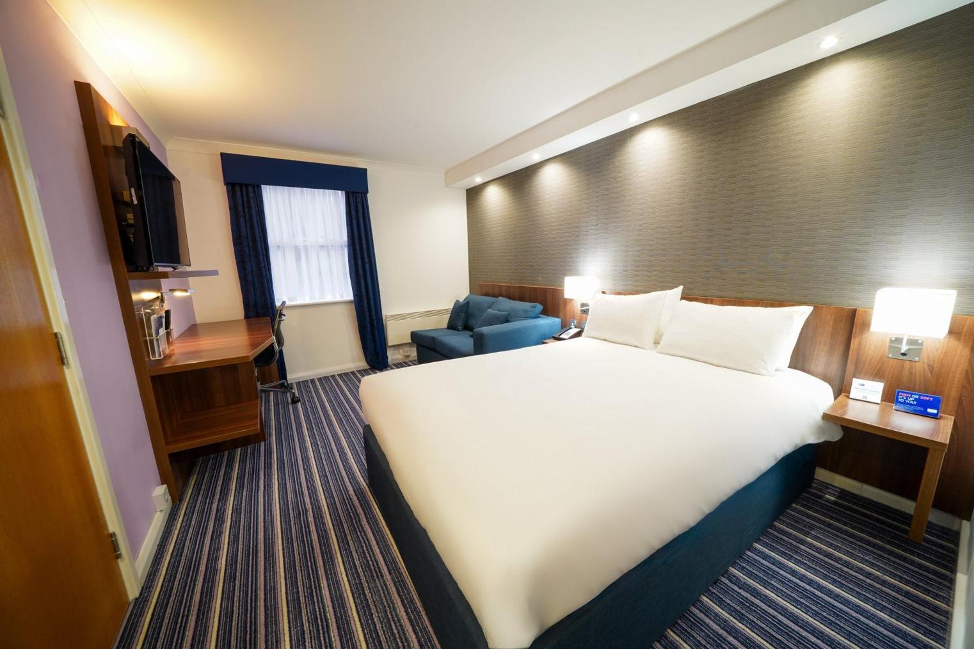 Holiday Inn Express Glenrothes By Ihg Exterior photo