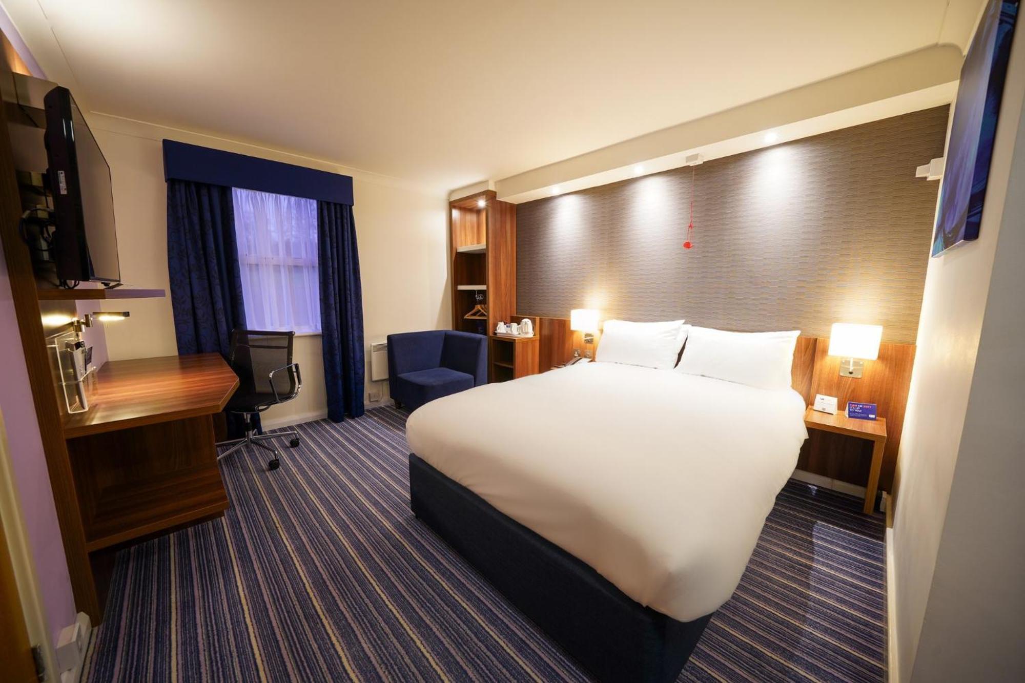 Holiday Inn Express Glenrothes By Ihg Exterior photo