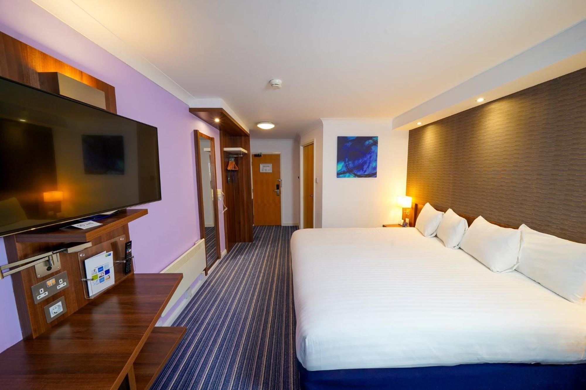Holiday Inn Express Glenrothes By Ihg Exterior photo