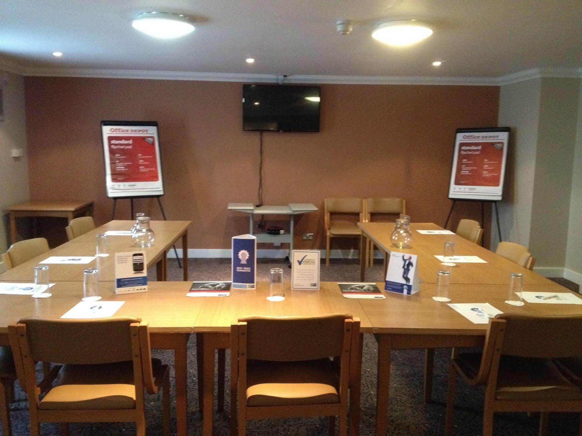 Holiday Inn Express Glenrothes By Ihg Exterior photo