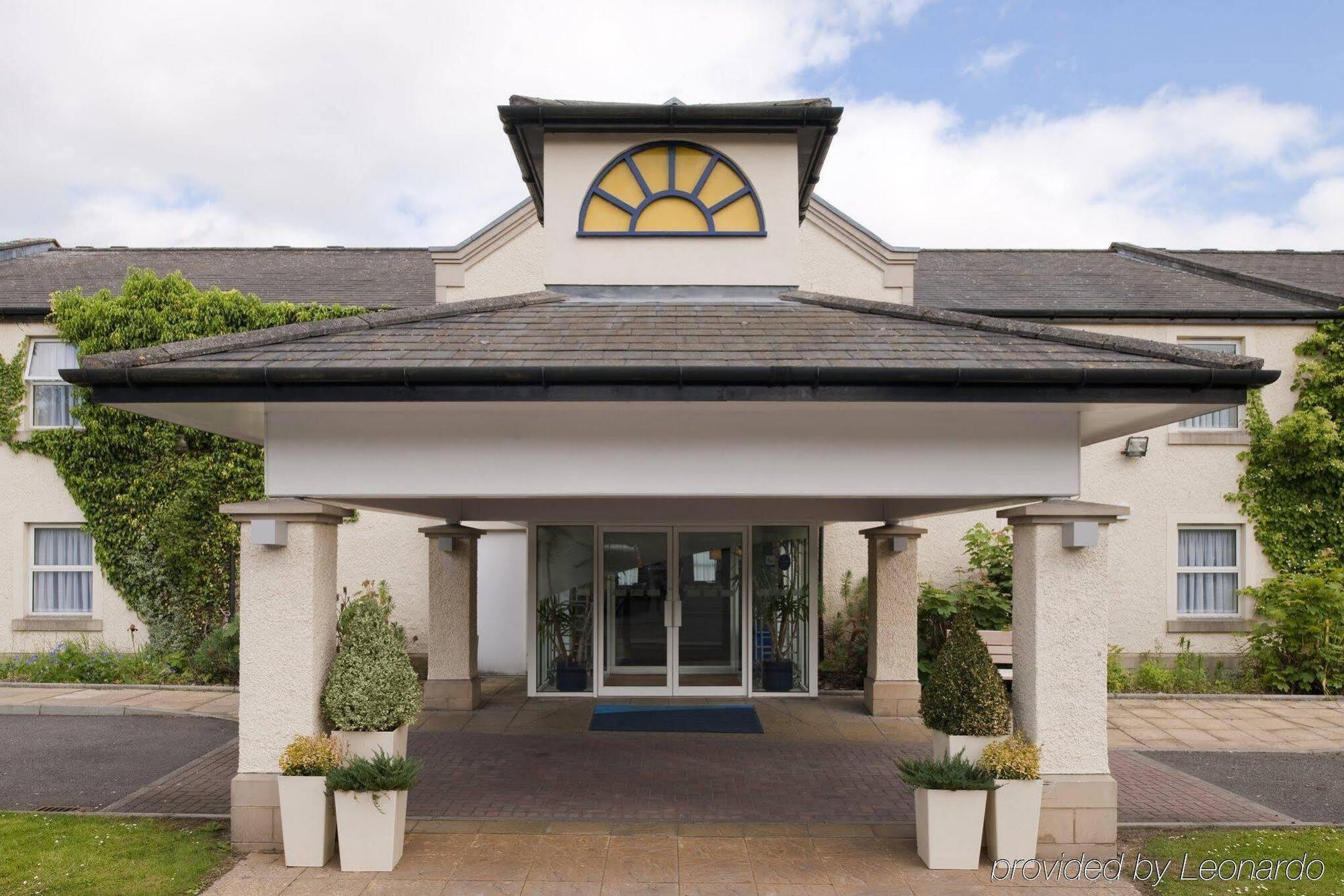 Holiday Inn Express Glenrothes By Ihg Exterior photo