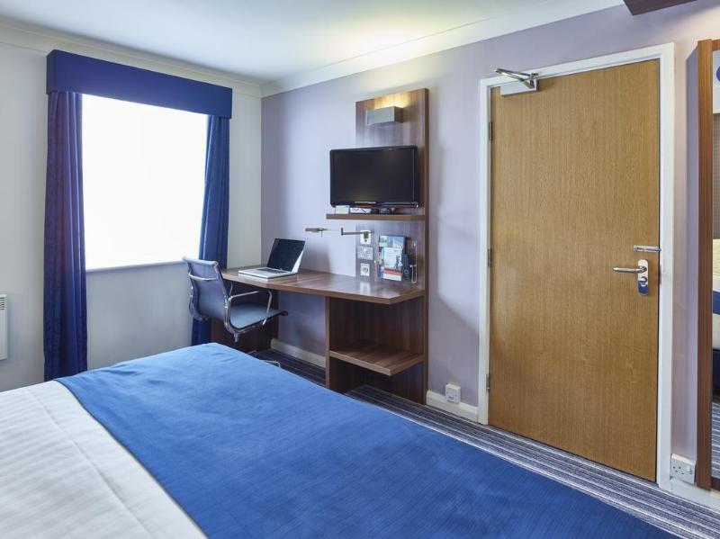 Holiday Inn Express Glenrothes By Ihg Exterior photo